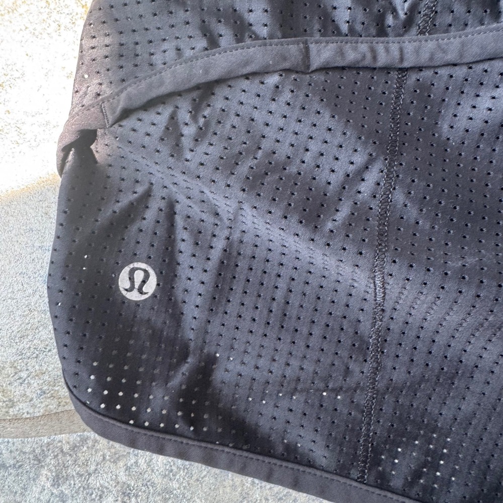 Lululemon Speed Shorts 2.5" Black Mesh Perforated Size 6 Retired‎ Style - Picture 6 of 9